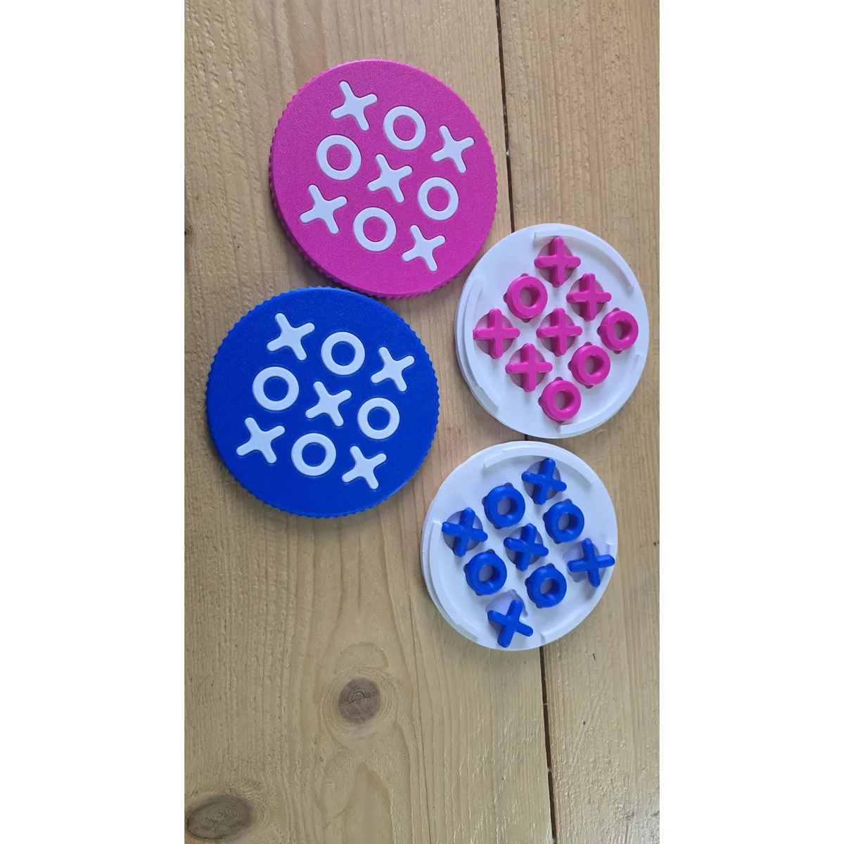 Travel Tick Tack Toe — close up
